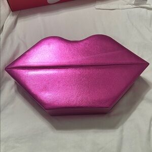 Beauty Case Ulta (Just Kiss Me) Pink Lip-Shaped Clutch